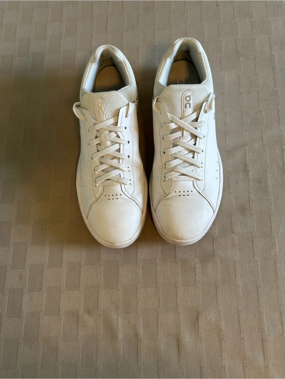 On Running The Roger Advantage Tennis Sneakers in All White